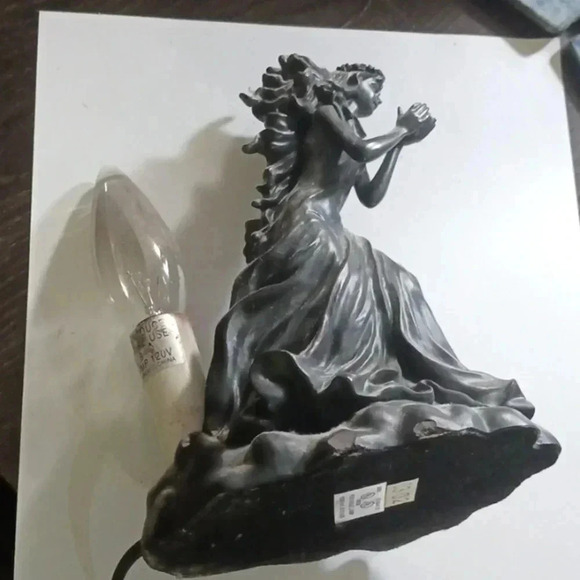Medium lamp..100 authentic antique ANGEL with WINGS..beautiful lamp. - Picture 4 of 7